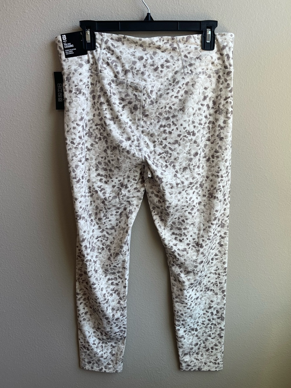 Ideology High-Rise Leggings in Soft Muted Neutral Floral • Size Large• NWT - Picture 5 of 9